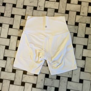 Lululemon 🍋 Align Shorts 6” White